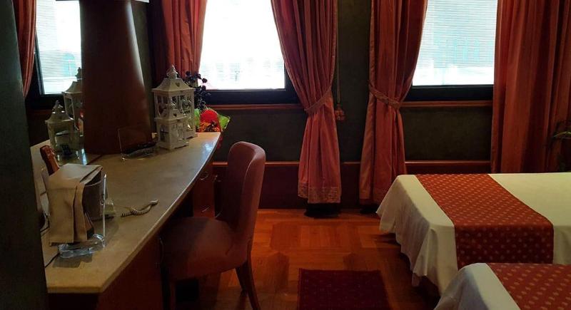 Hr Hotel image