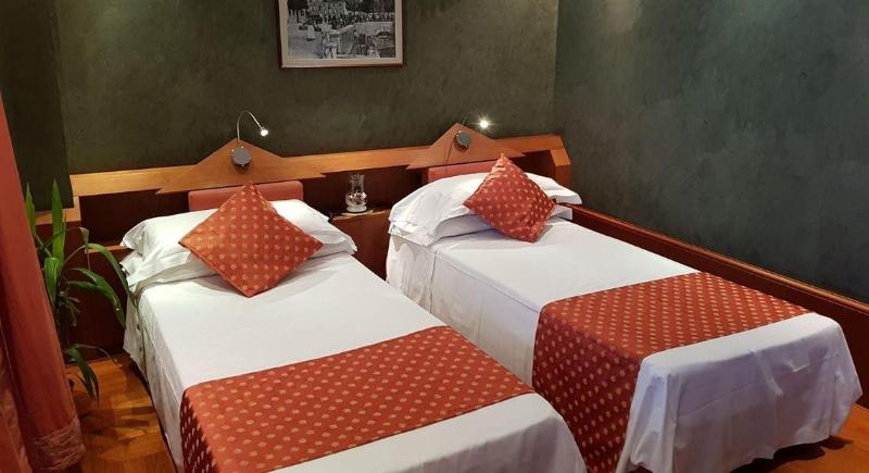 Hr Hotel image