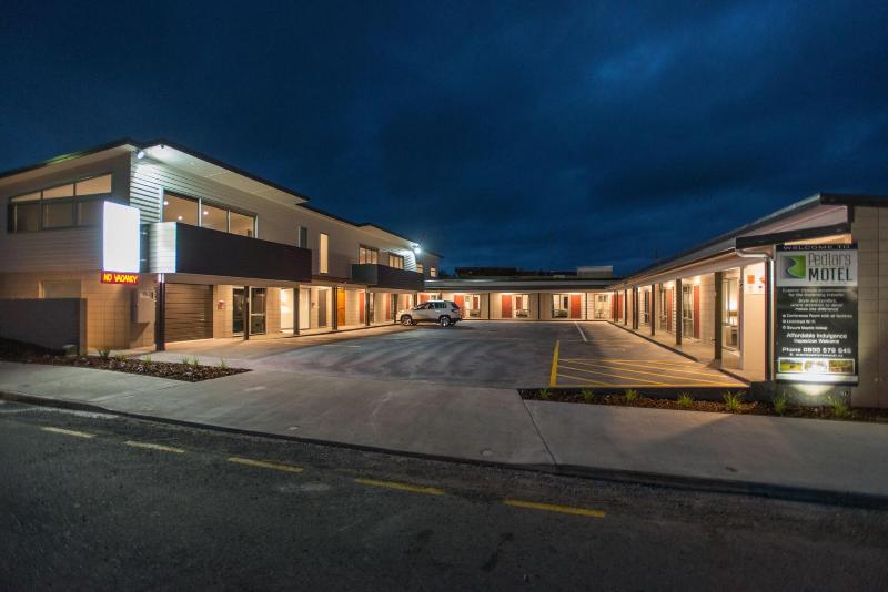 Pedlars Motel image