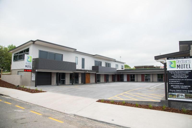Pedlars Motel image