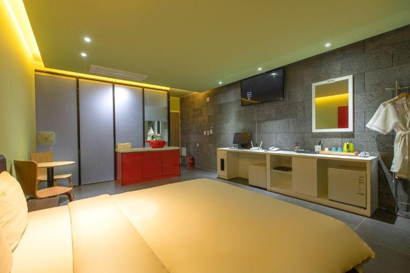 Pentastar Hotel image