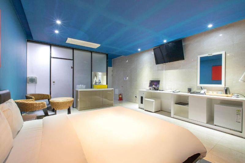 Pentastar Hotel image