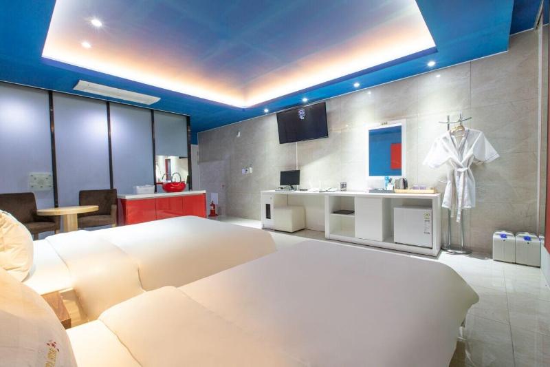 Pentastar Hotel image