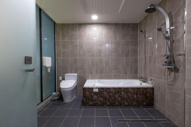 Pentastar Hotel image