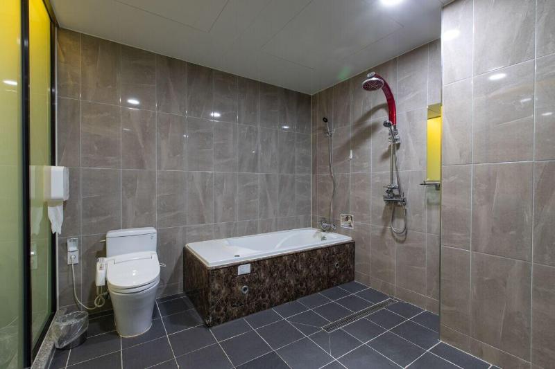 Pentastar Hotel image
