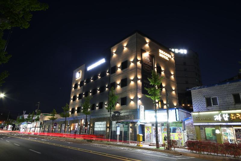 Brooks Hotel image