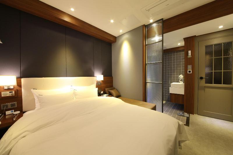 Brooks Hotel image
