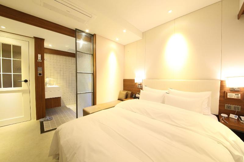 Brooks Hotel image