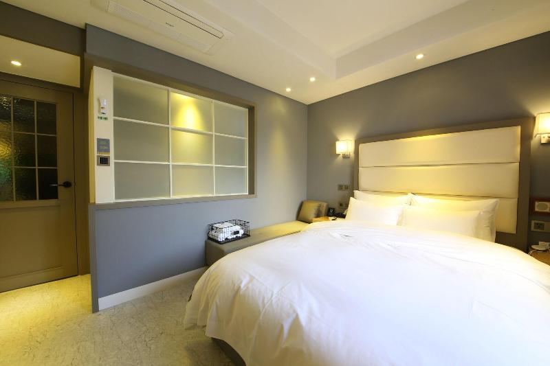 Brooks Hotel image