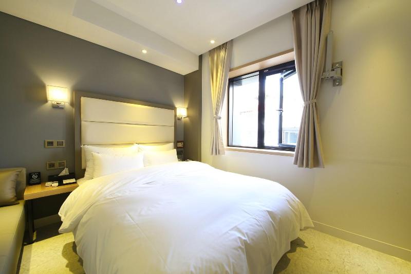 Brooks Hotel image