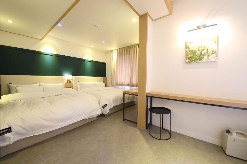 Brooks Hotel image