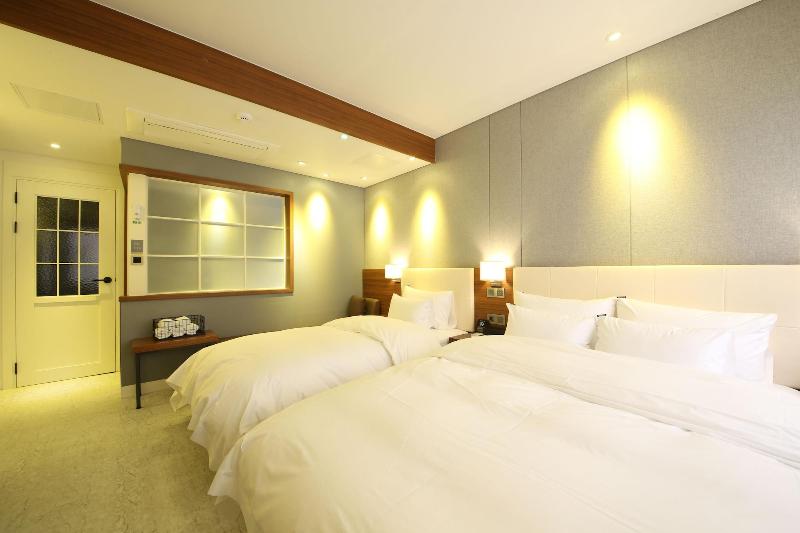 Brooks Hotel image