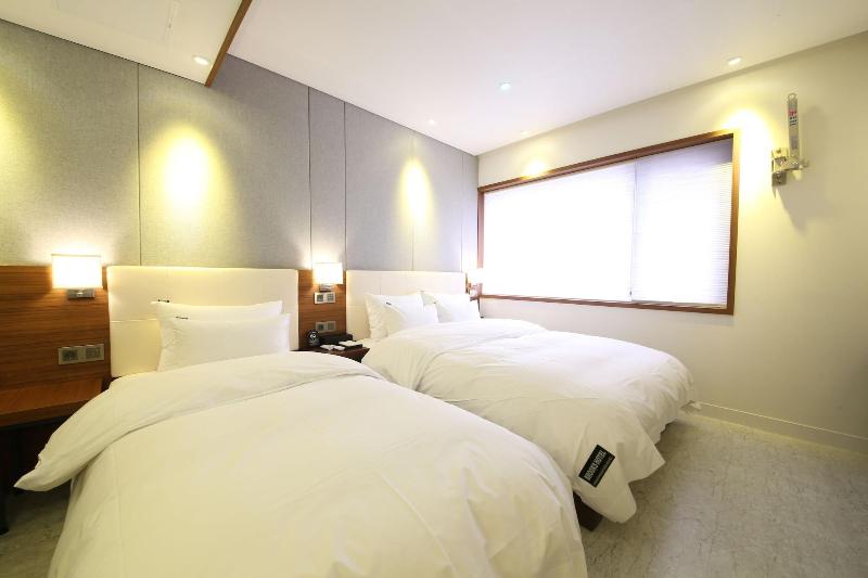 Brooks Hotel image