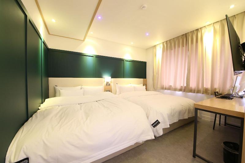 Brooks Hotel image