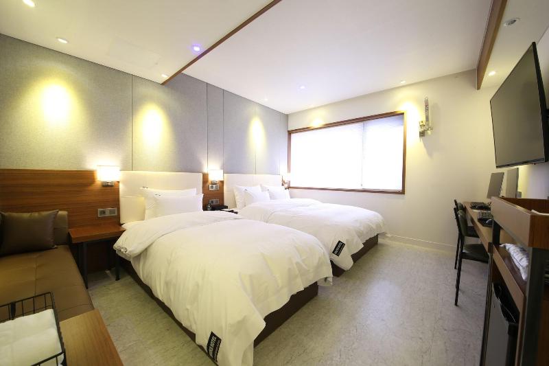 Brooks Hotel image