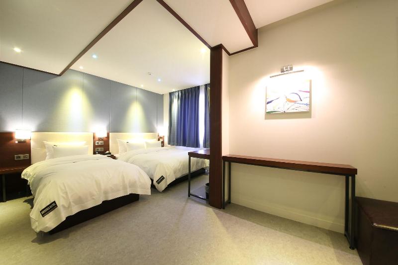 Brooks Hotel image