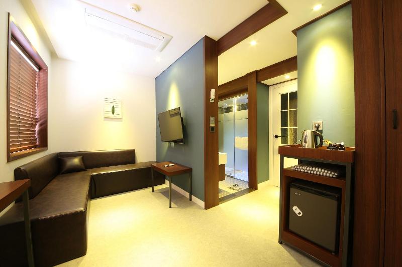 Brooks Hotel image