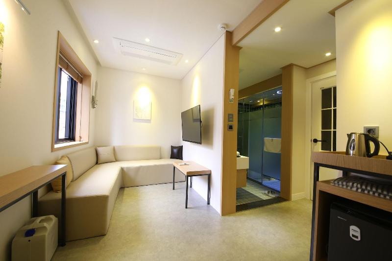 Brooks Hotel image