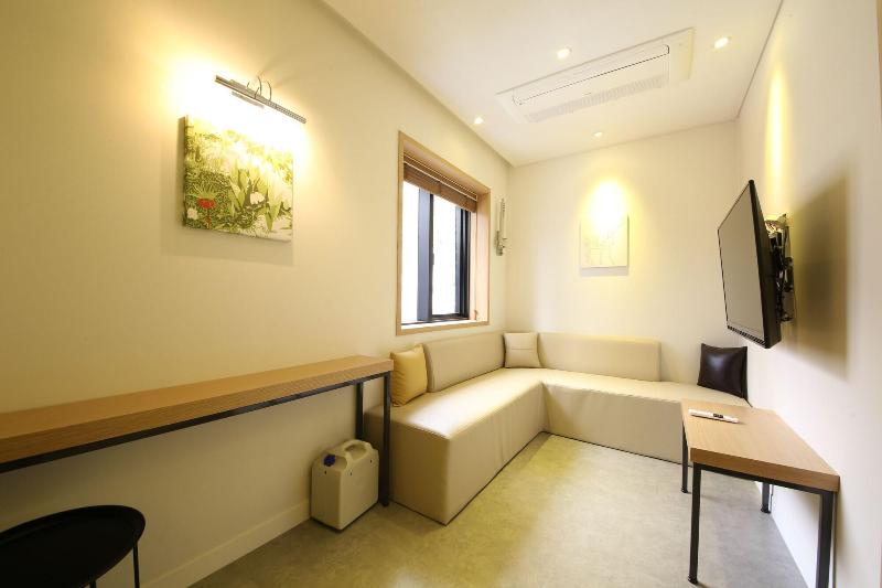 Brooks Hotel image