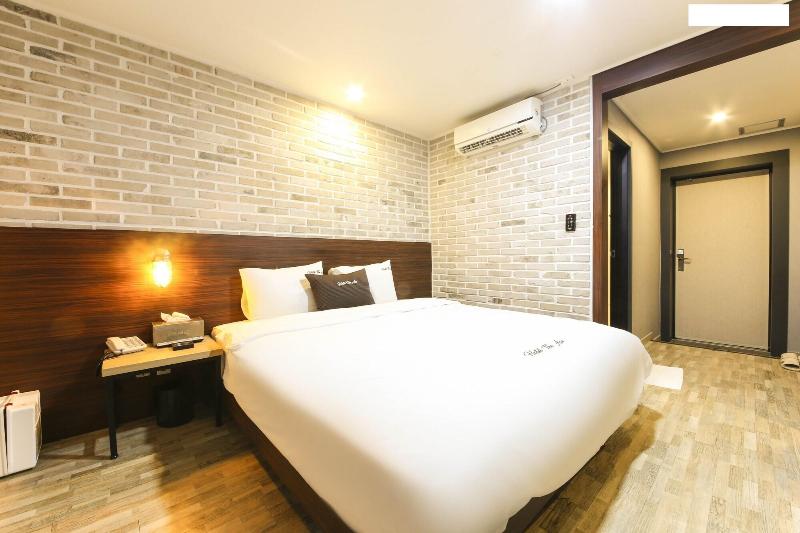 Hotel The Ace image
