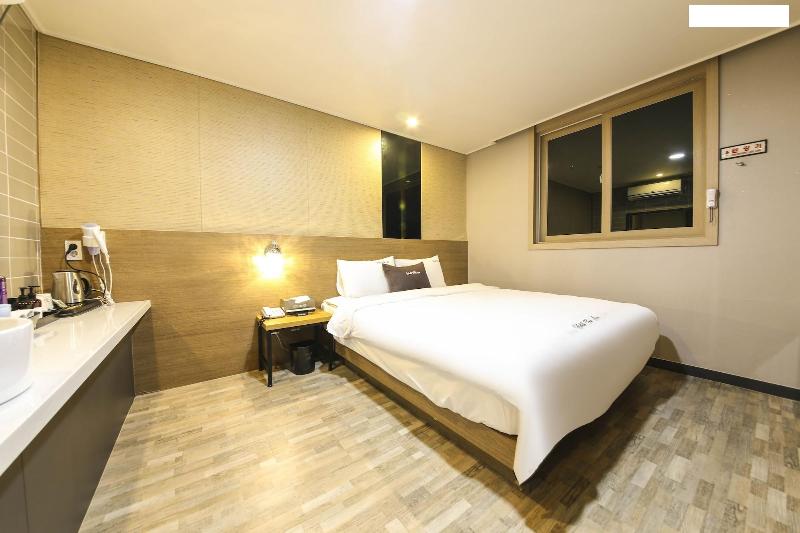 Hotel The Ace image
