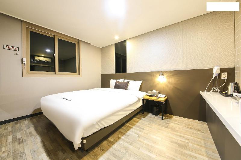 Hotel The Ace image