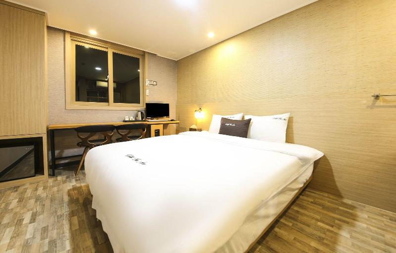 Hotel The Ace image