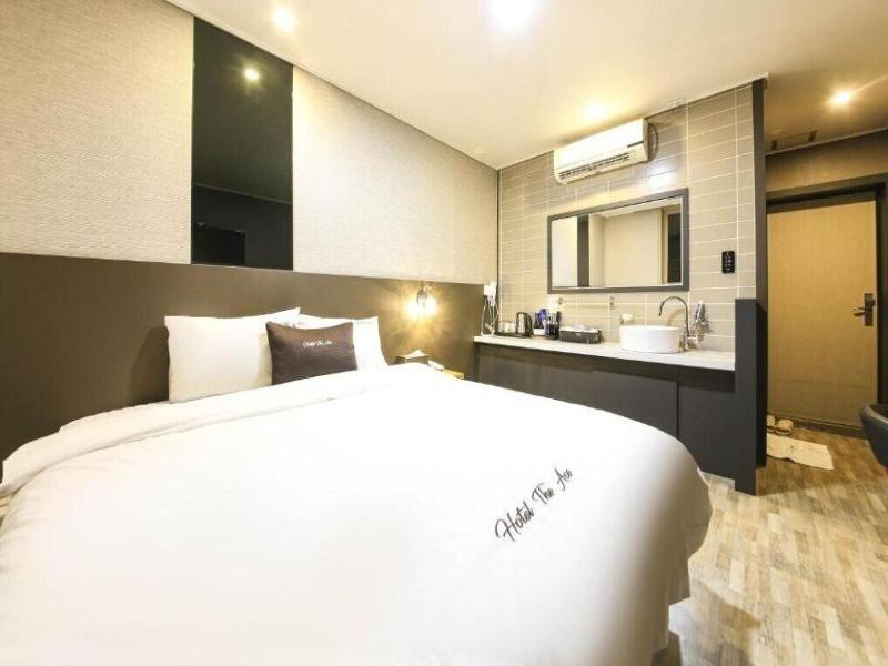 Hotel The Ace image