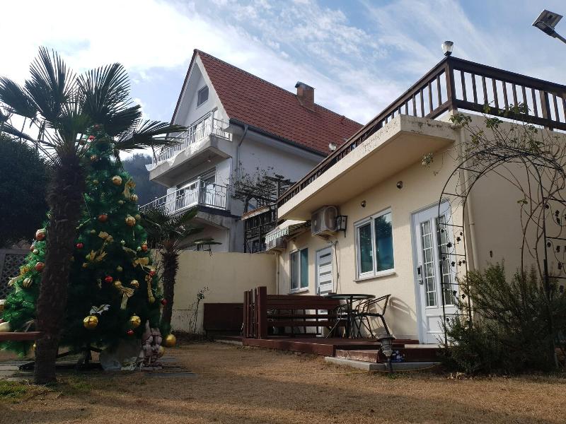 Namhae German Village Neuhaus In Korea image