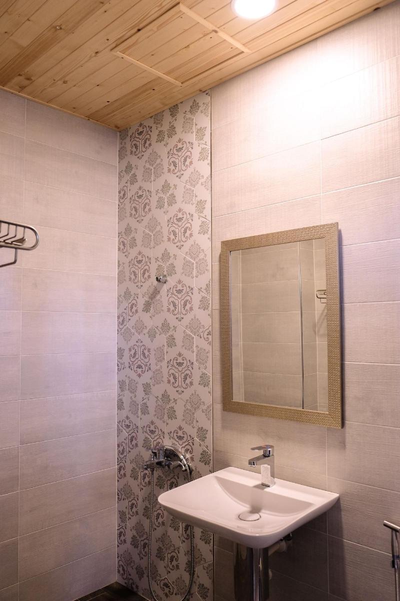 Isvara Hotel image