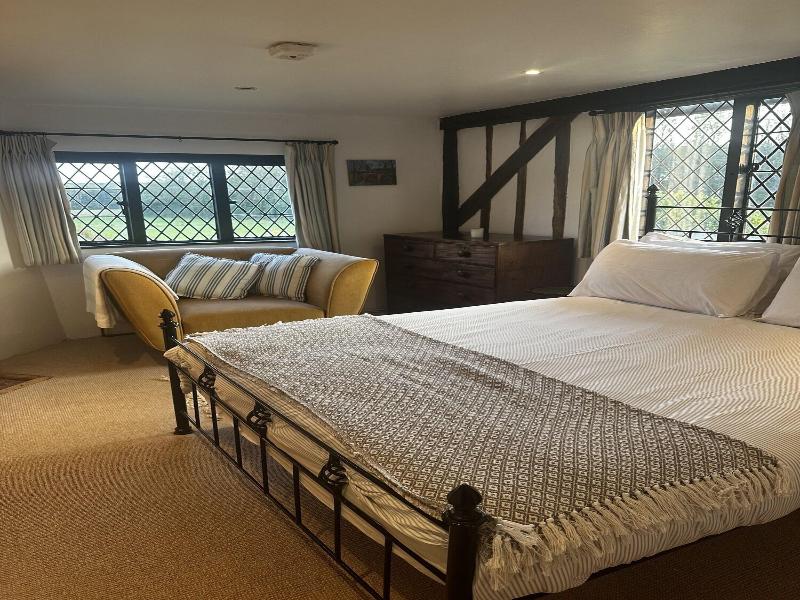 Bed And Breakfast Dunsfold image