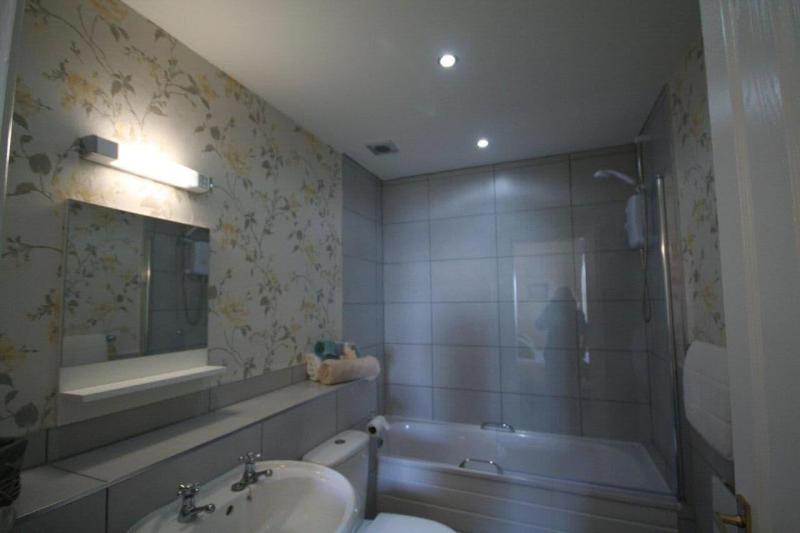 Corrie Hotel image