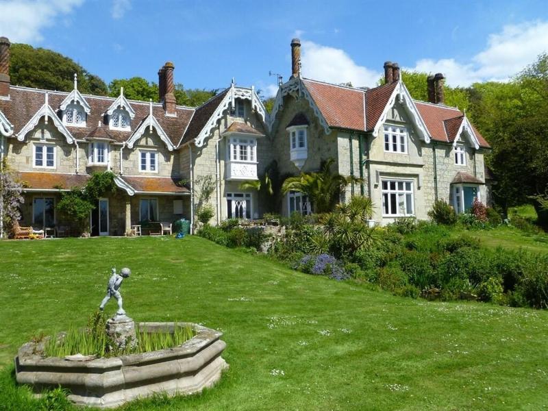 Lisle Combe image