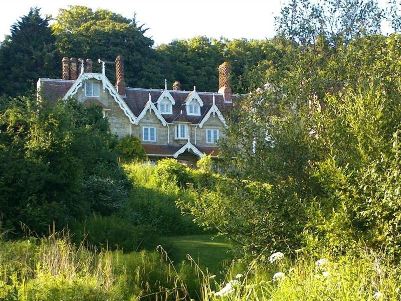Lisle Combe image
