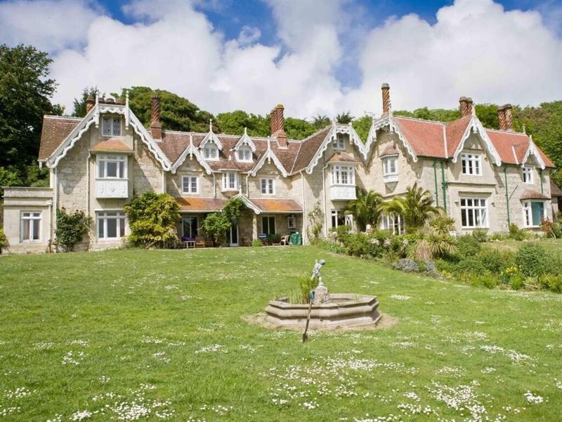 Lisle Combe image