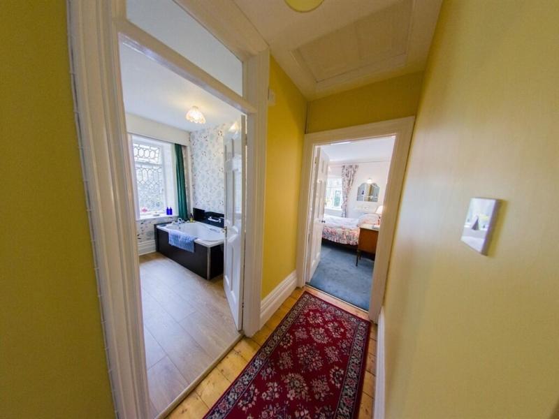 Lisle Combe image