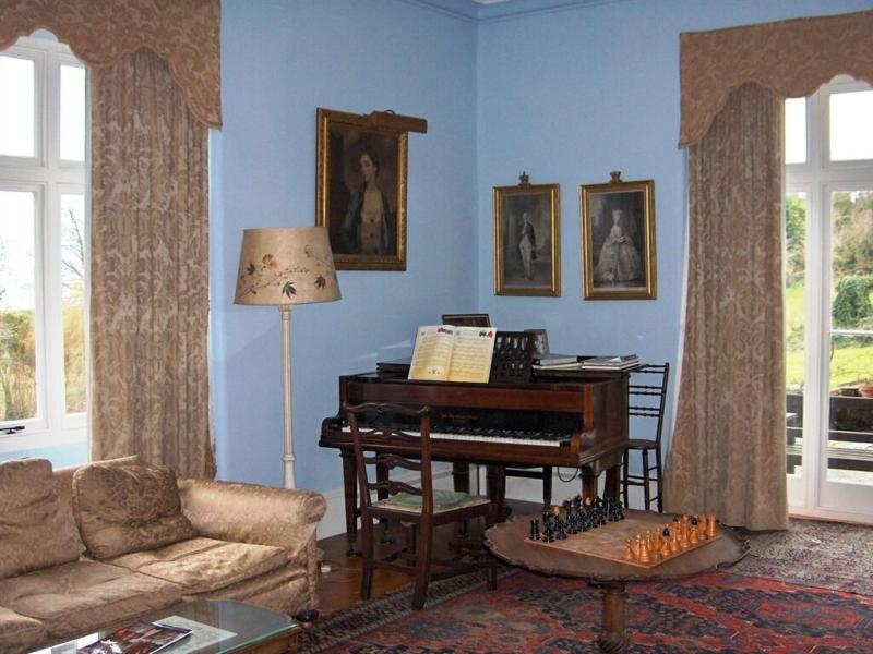 Lisle Combe image