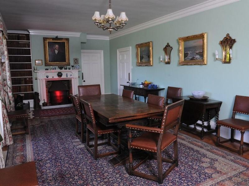Lisle Combe image
