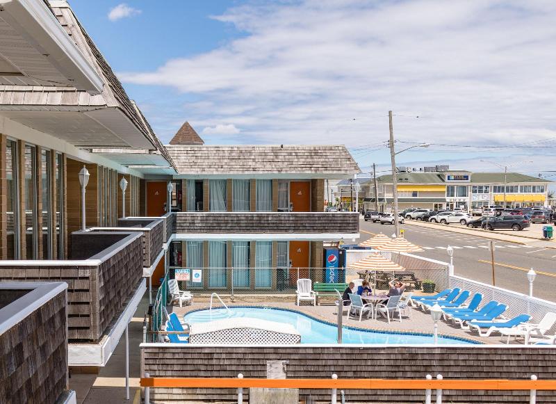 Charlroy Motel image