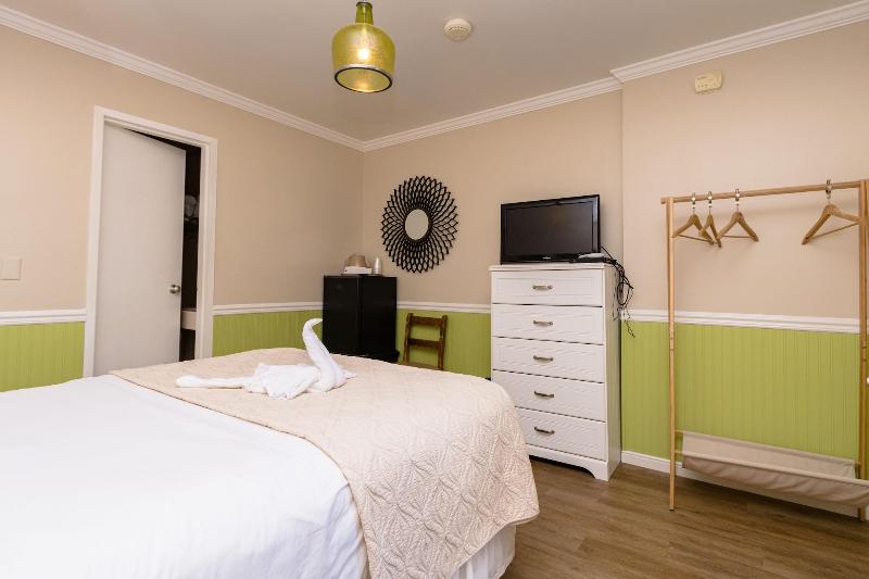 Charlroy Motel image