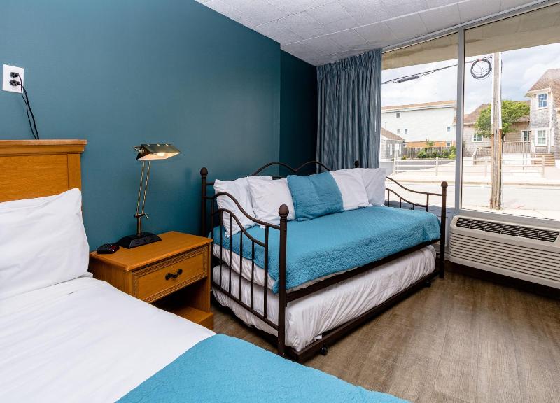 Charlroy Motel image