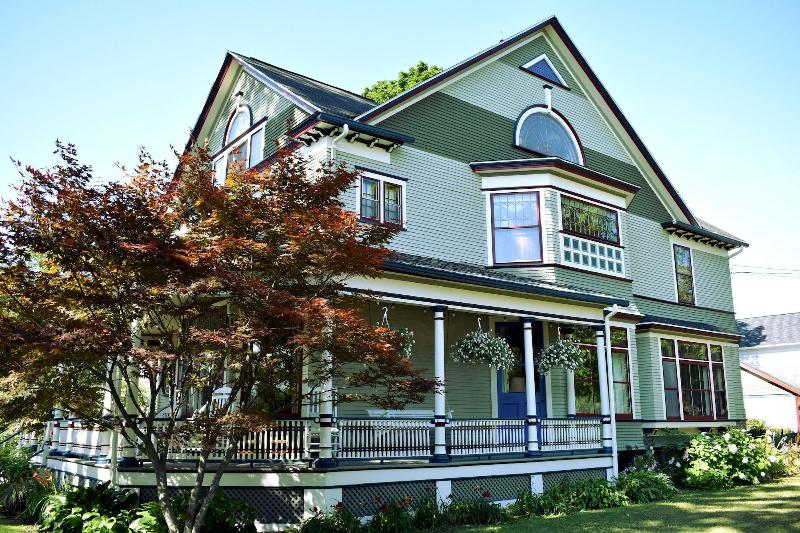 2W Lake — exterior view