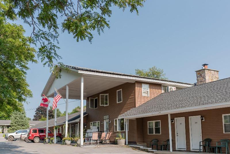 Capt.'s Inn & Suites image