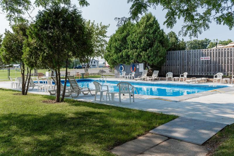 Capt.'s Inn & Suites image