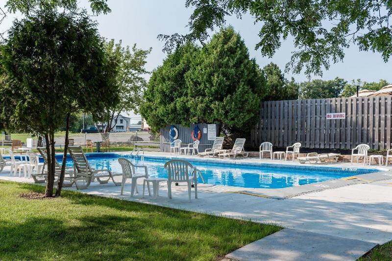 Capt.'s Inn & Suites image