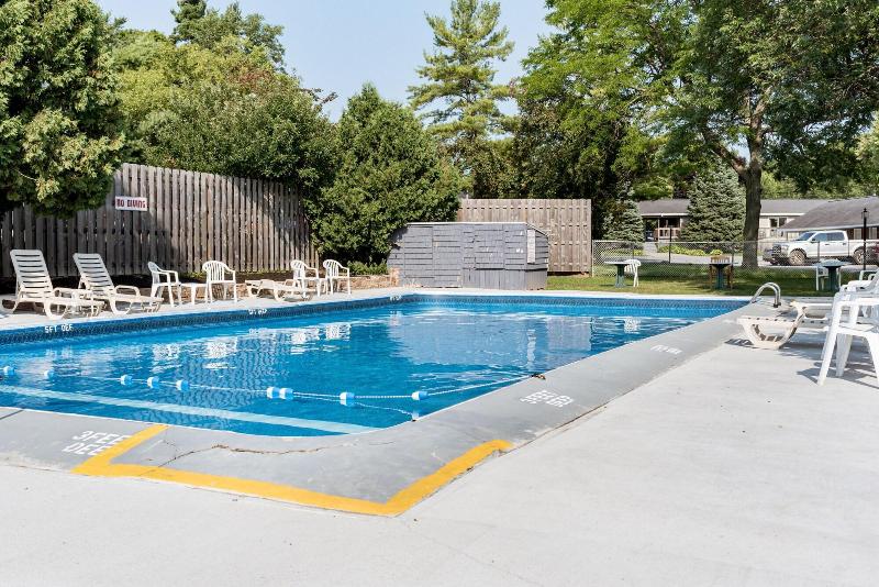 Capt.'s Inn & Suites image