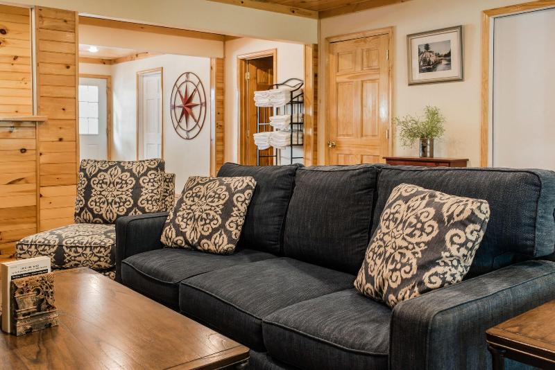 Capt.'s Inn & Suites image