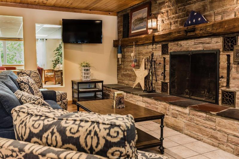 Capt.'s Inn & Suites image