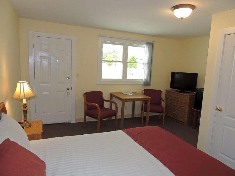 Capt.'s Inn & Suites image