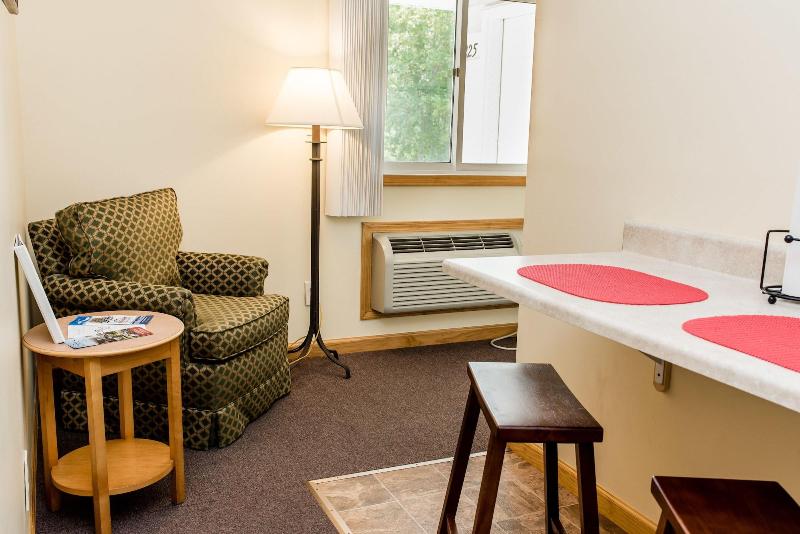 Capt.'s Inn & Suites image